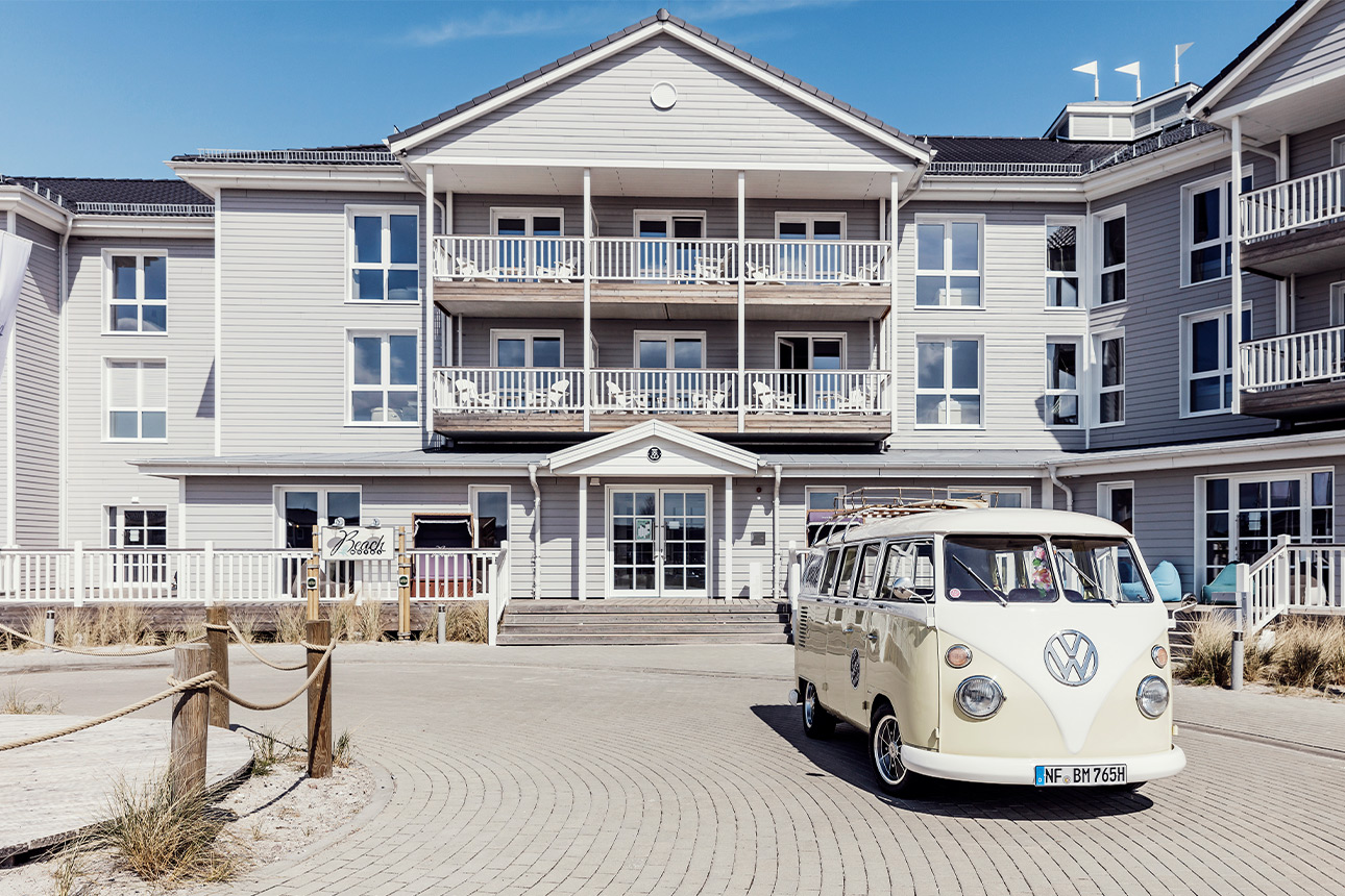 Zu jedem Beach Motel gehört ein Oldtimer-Bulli