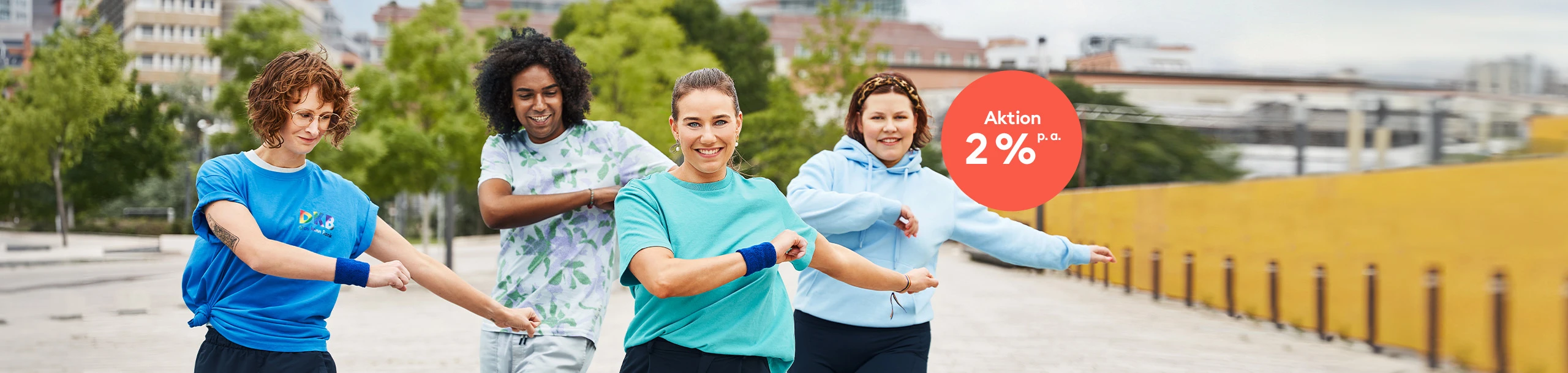 Vier Menschen tanzen