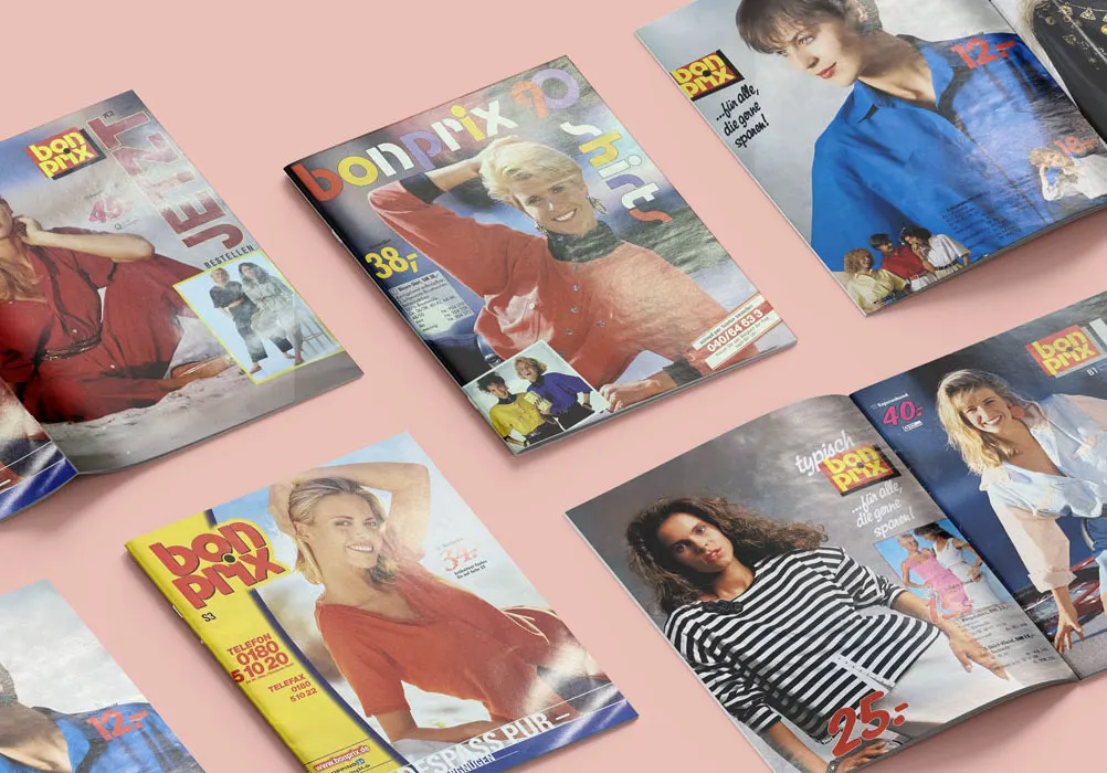Bunte Zeitschriftencover auf rosa Hintergrund zeigen verschiedene Outfits und Stile der Mode-Fotografie.