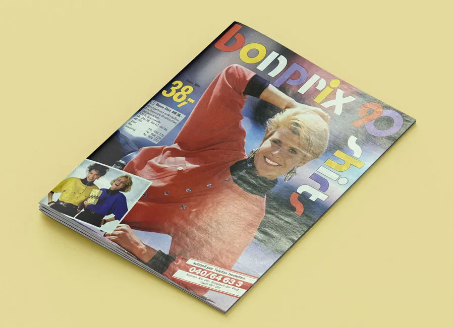 Ein Magazin zeigt eine Person in leuchtend roter Kleidung auf dem Cover.