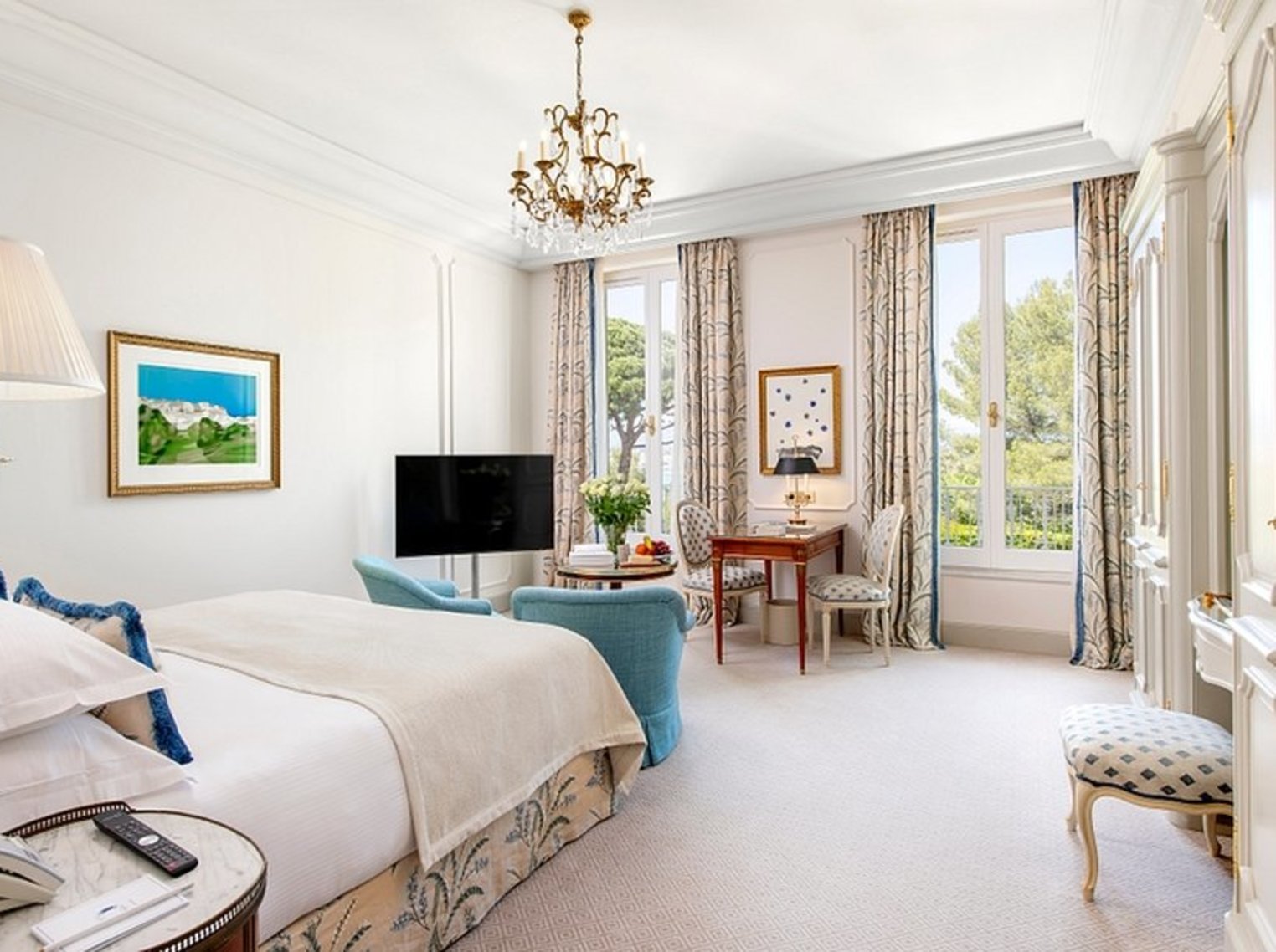 HDC - Classic Room Two Fountains Living-room & Room