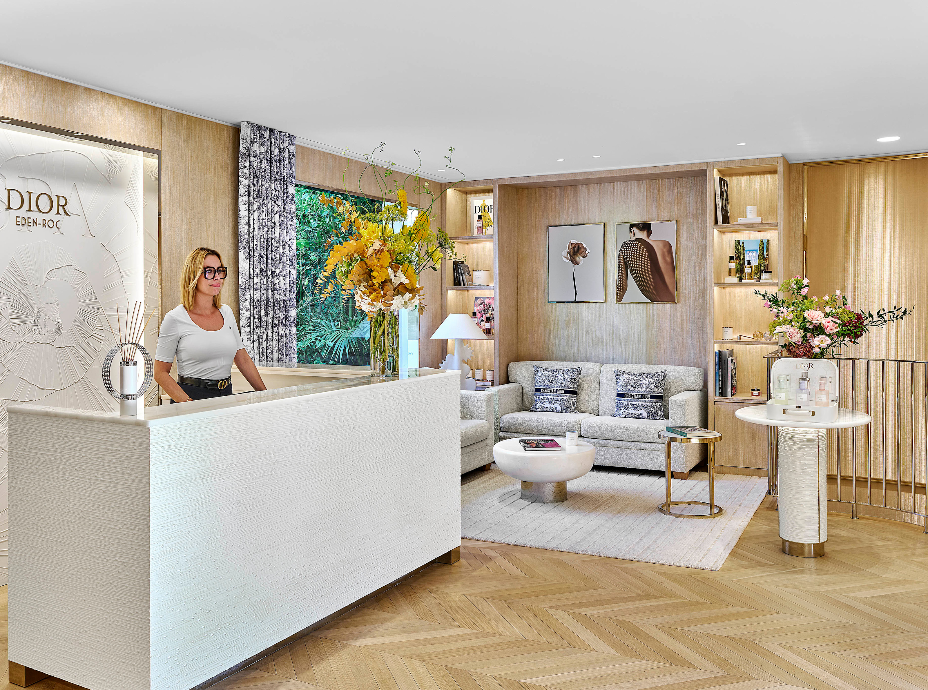 HDC - Dior Spa Eden-Roc desk