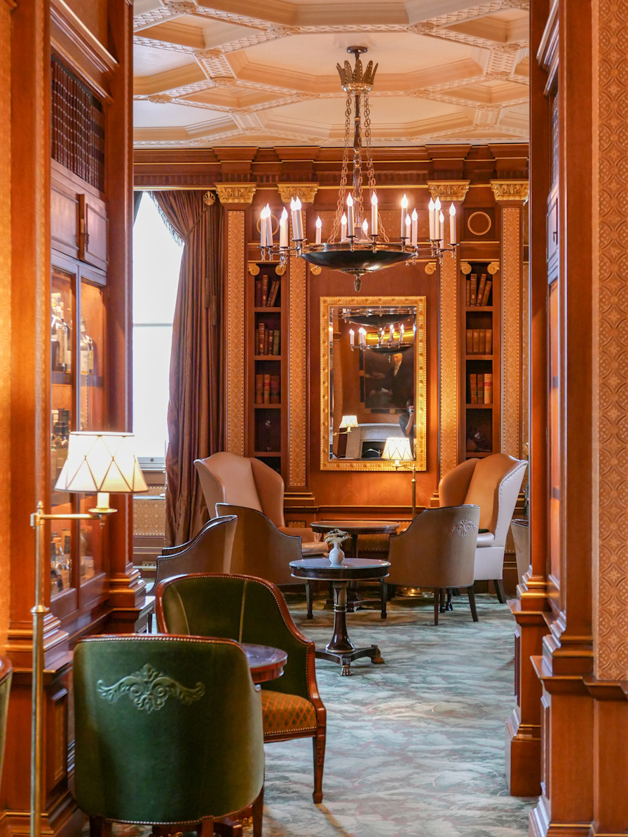 LAN - The Library Bar at The Lanesborough
