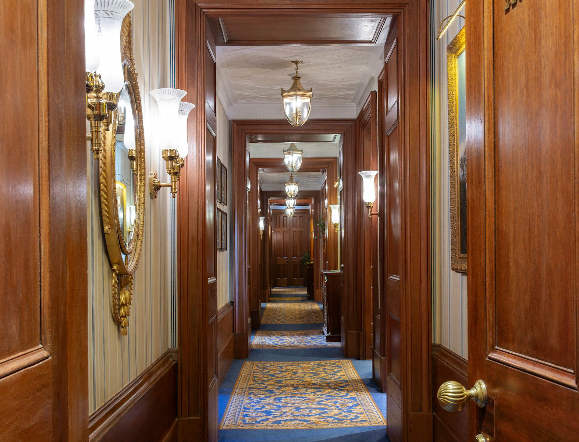LAN - Room WING - Image 1