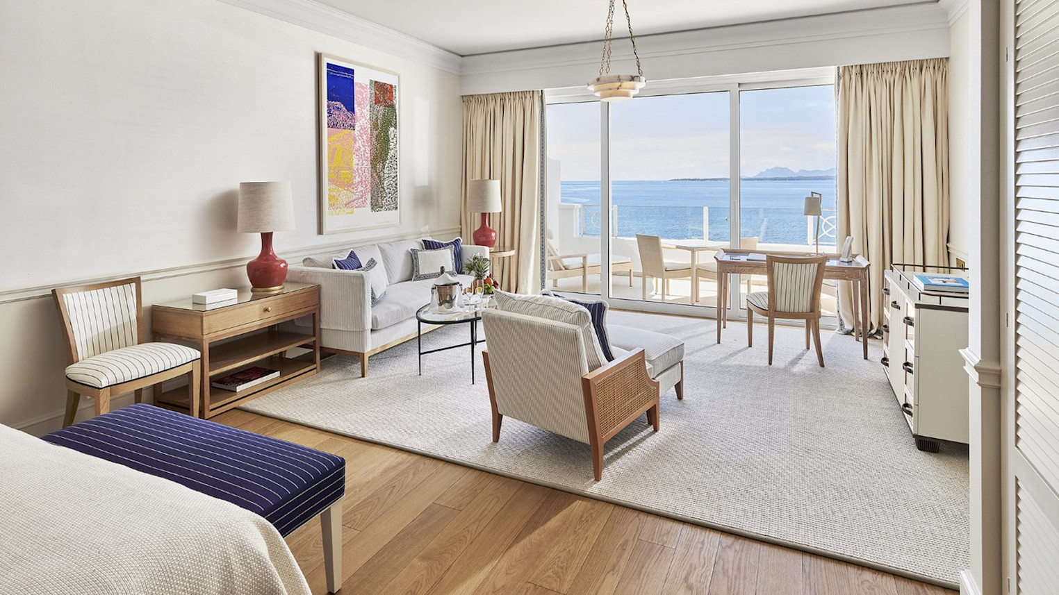 HDC - Deluxe Eden-Roc Junior Suite Living-room