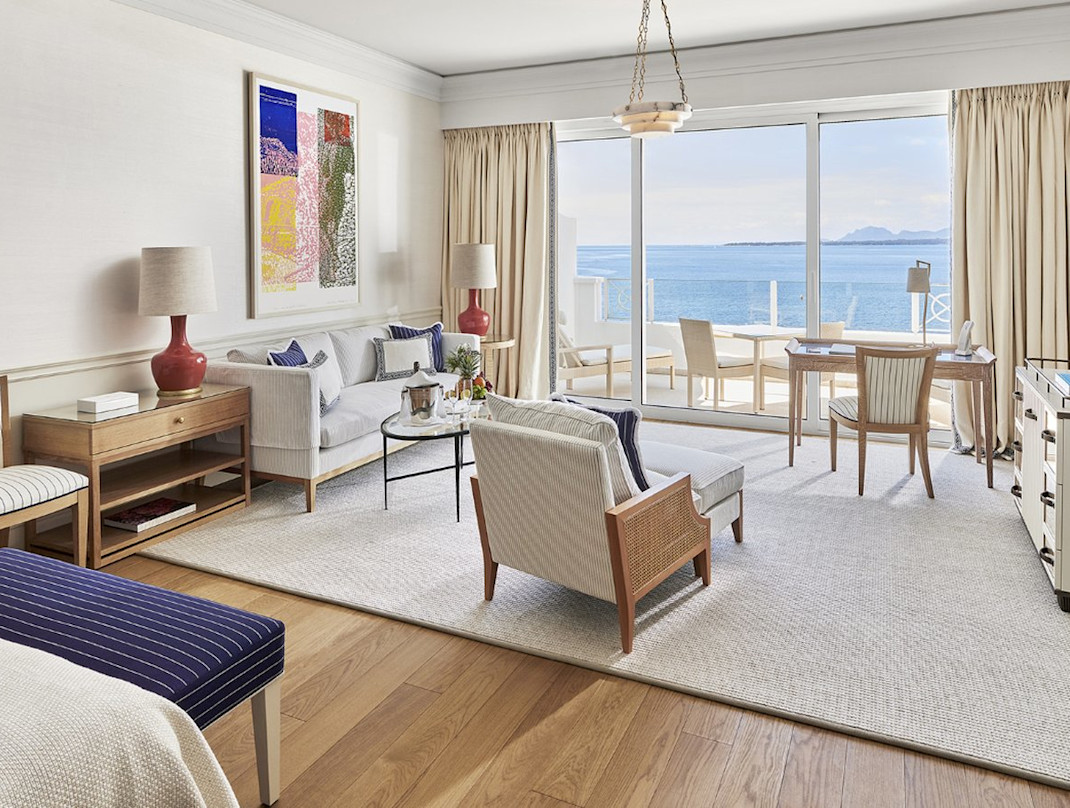 HDC - Deluxe Eden-Roc Junior Suite Living-room