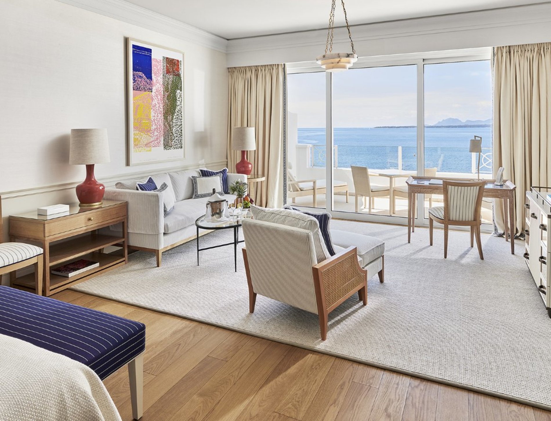 HDC - Deluxe Eden-Roc Junior Suite Living-room