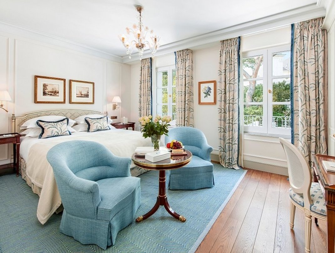 HDC - Classic Room Two Fountains Living-room & Room