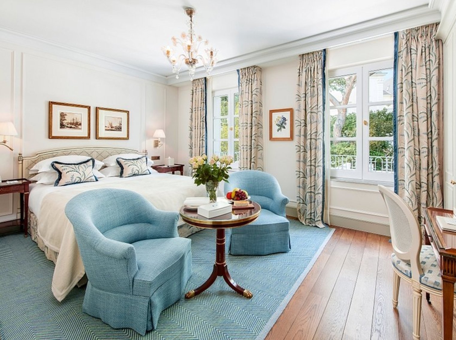 HDC - Classic Room Two Fountains Living-room & Room