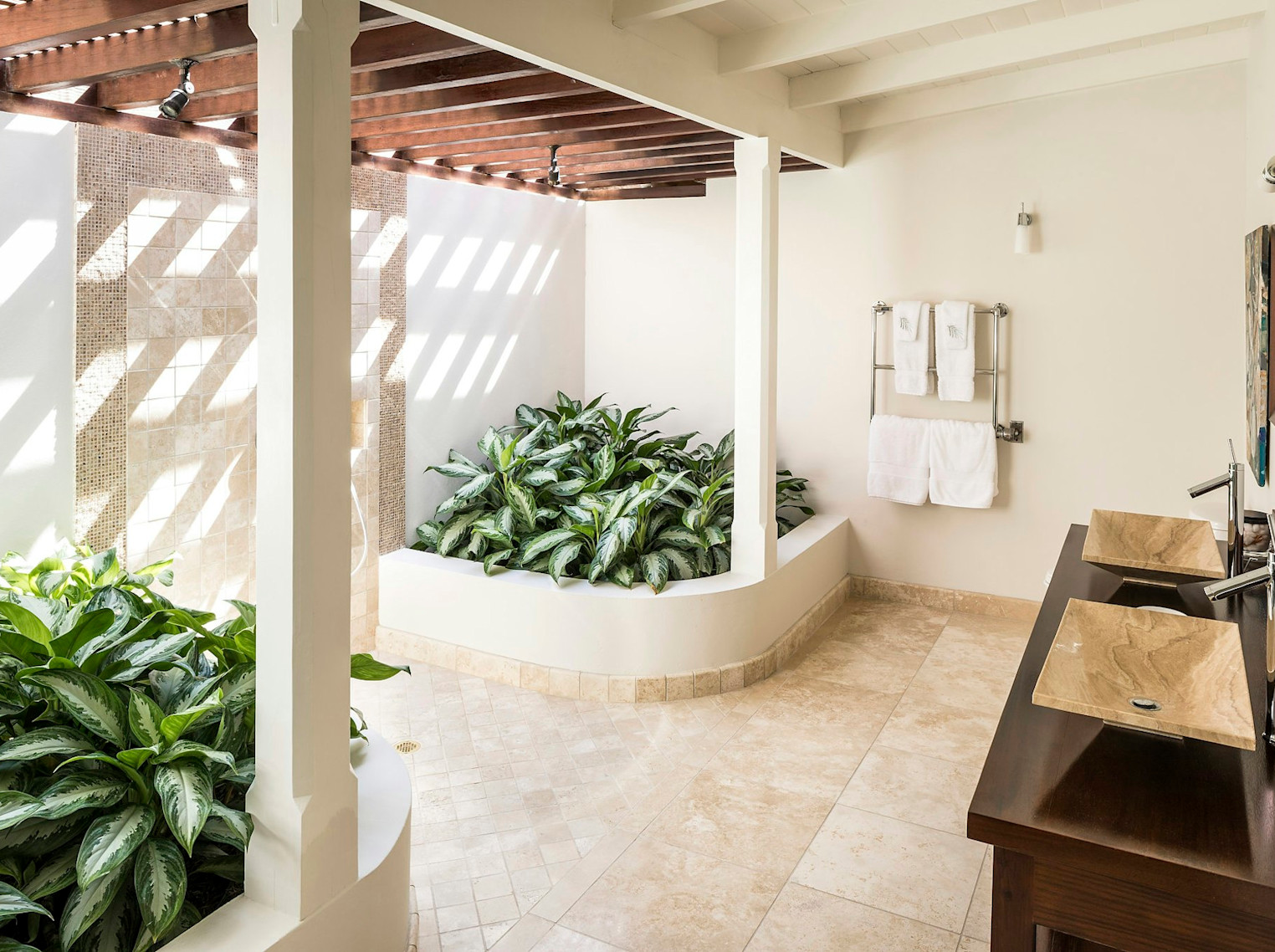 JBI - Room XTUR - Image 15