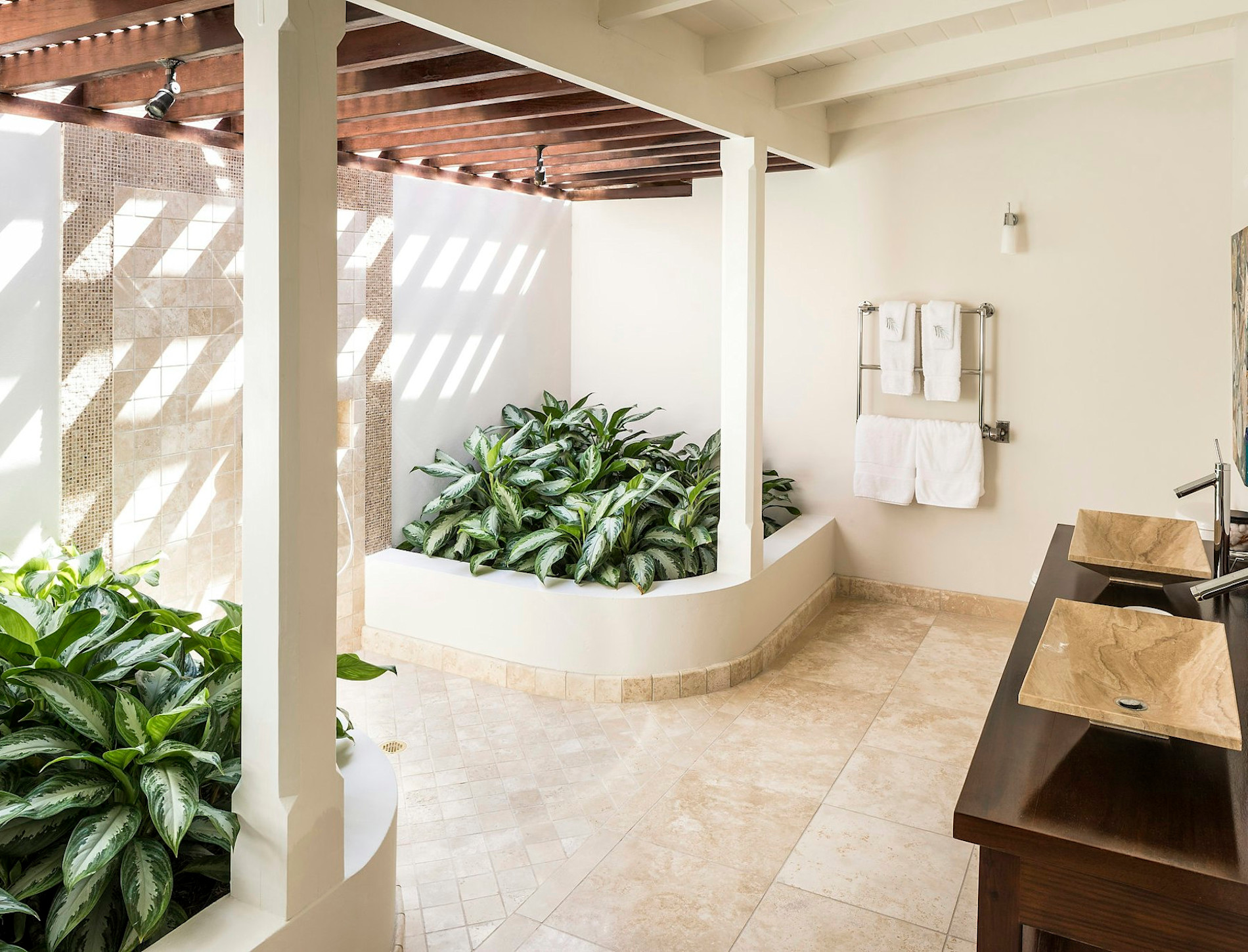 JBI - Room XTUR - Image 15