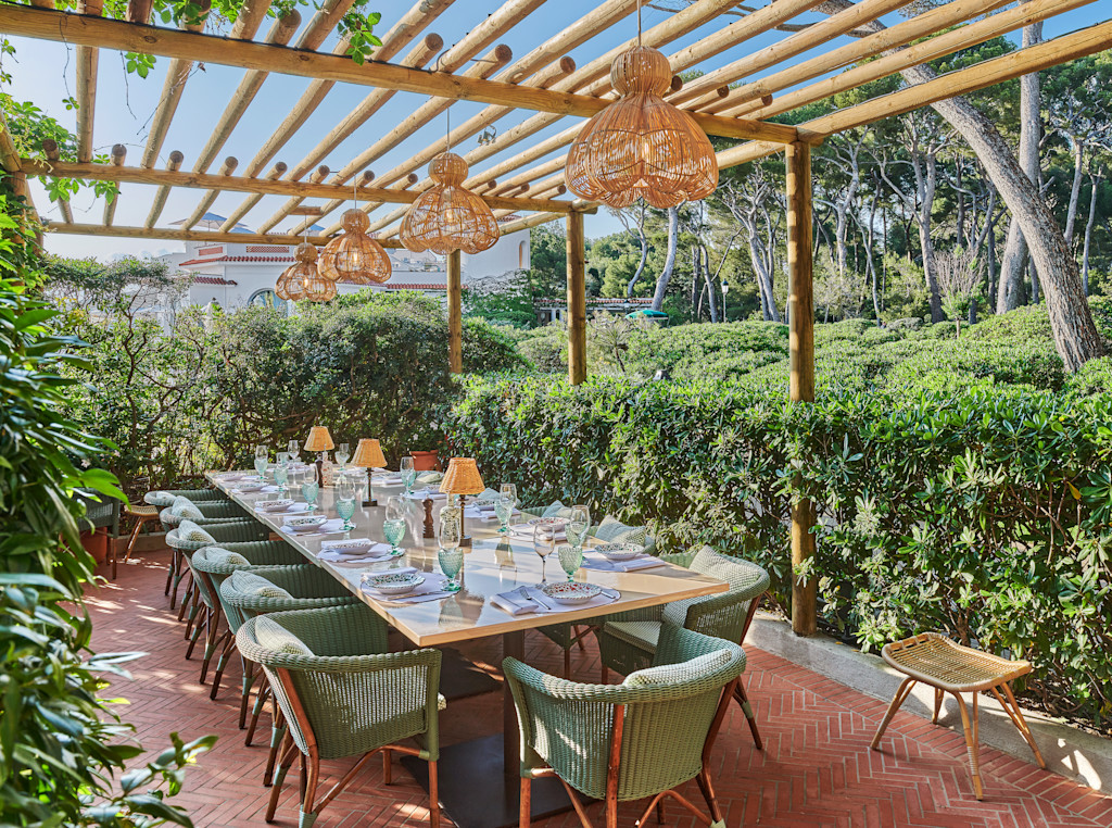 HDC - Giovanni's large table