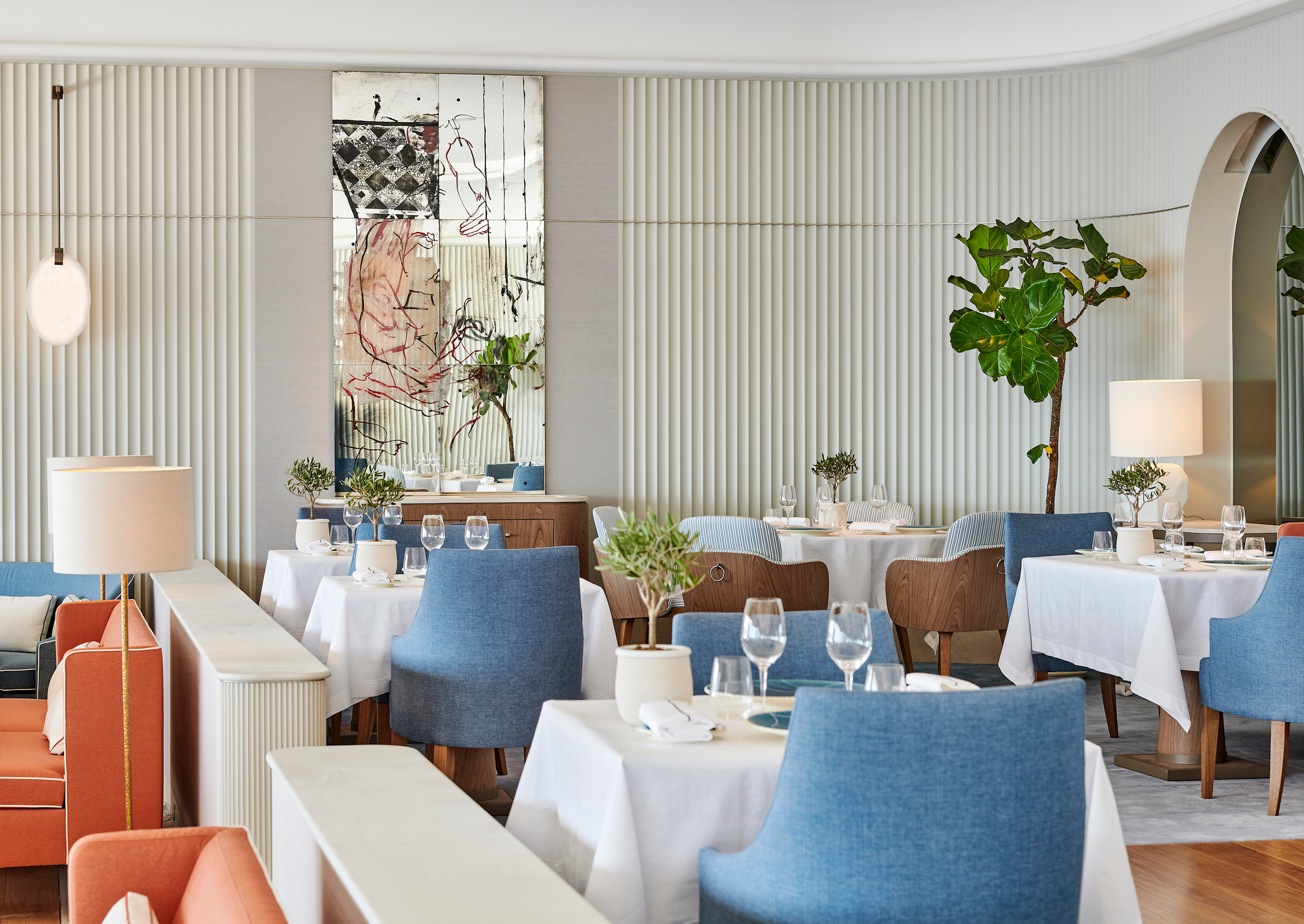 HDC - Eden-Roc Restaurant inside