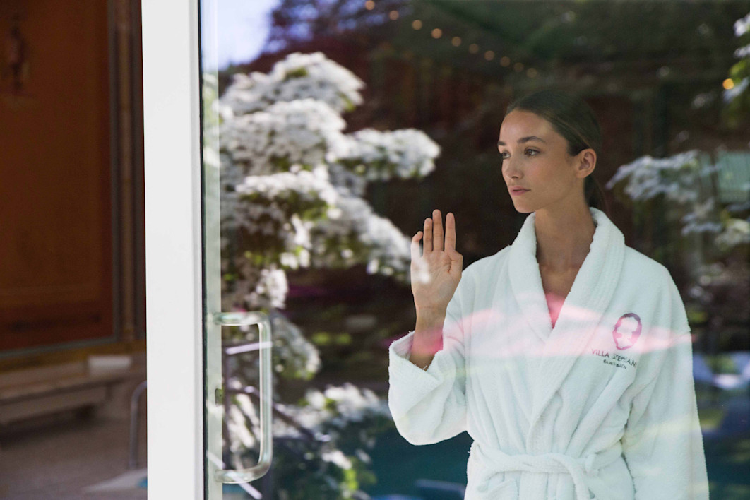 Brenners-Park-Hotel-Spa-Villa-Stephanie-pool-window