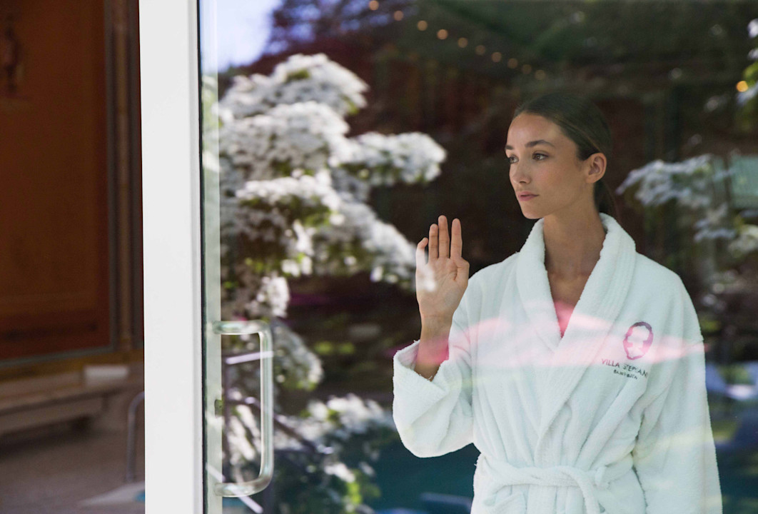 Brenners-Park-Hotel-Spa-Villa-Stephanie-pool-window