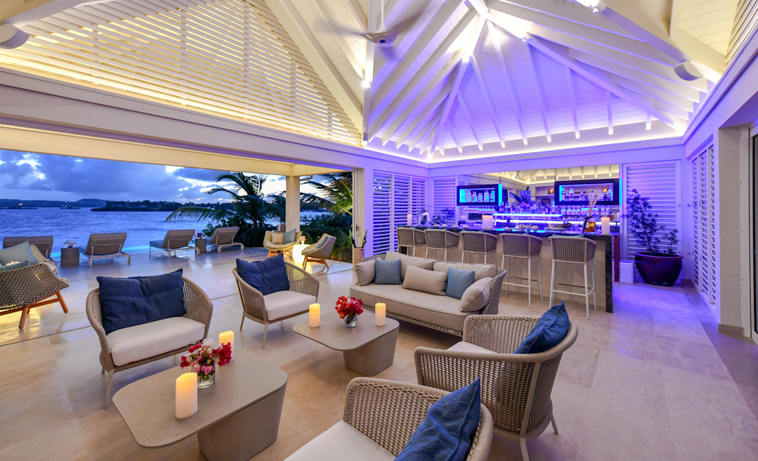 Int111-DEL-Delphis-LookOutInterior-2105JMR226973