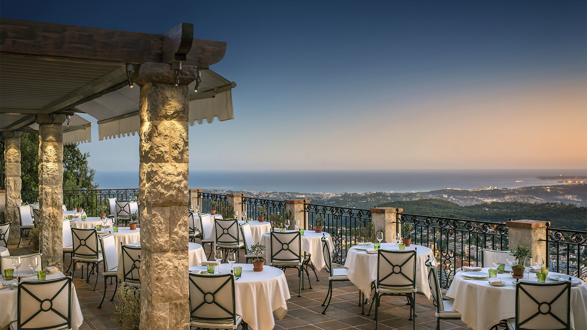 CSM - Restaurant terrasse couchée de soleil