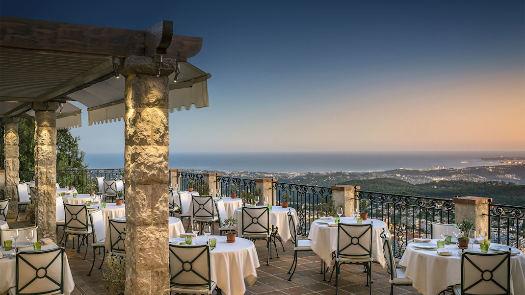 CSM - Restaurant terrace sunset