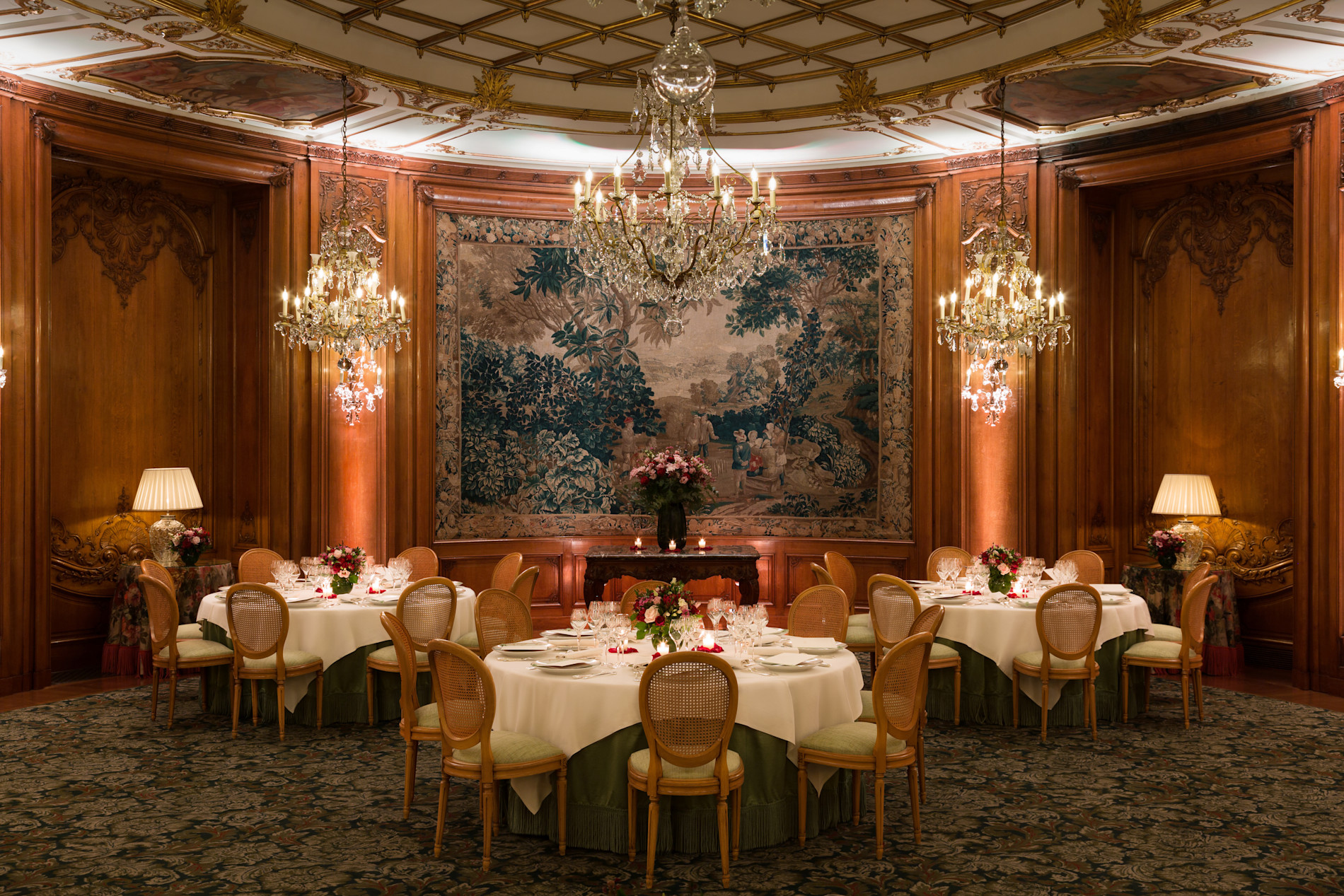 LBP - Salon Castellane - Style tables rondes