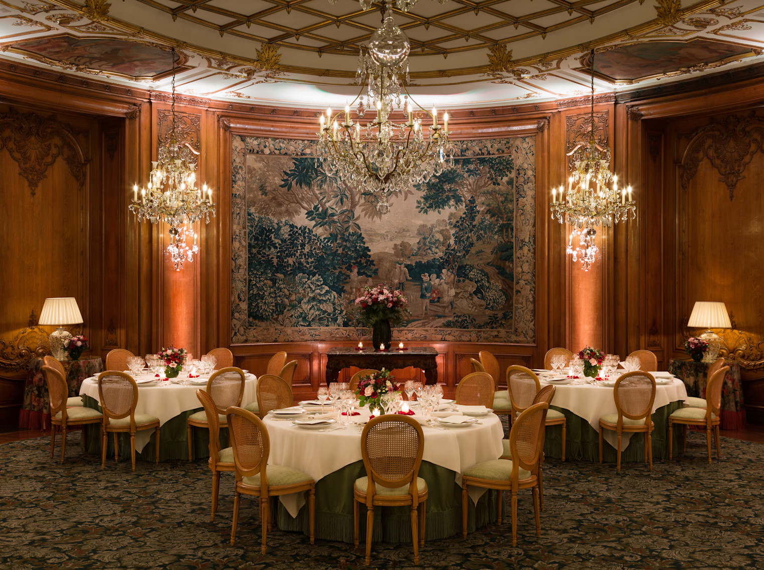 LBP - Salon Castellane - Style tables rondes