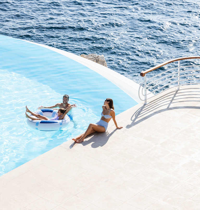 HDC - Family time at the pool