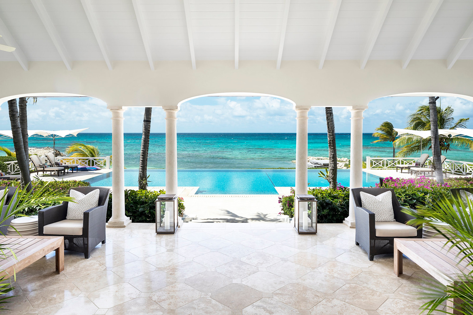 JBI-PrivateResidence-TurtleReef-LivingRoomtoPoolView