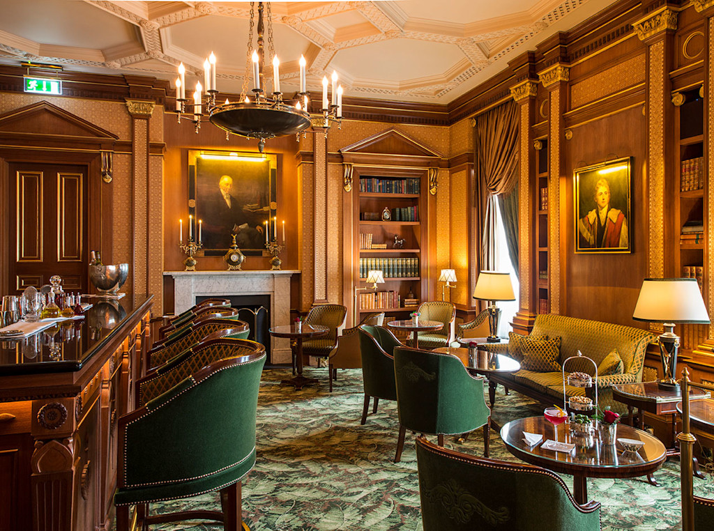LAN - The Library Bar at The Lanesborough