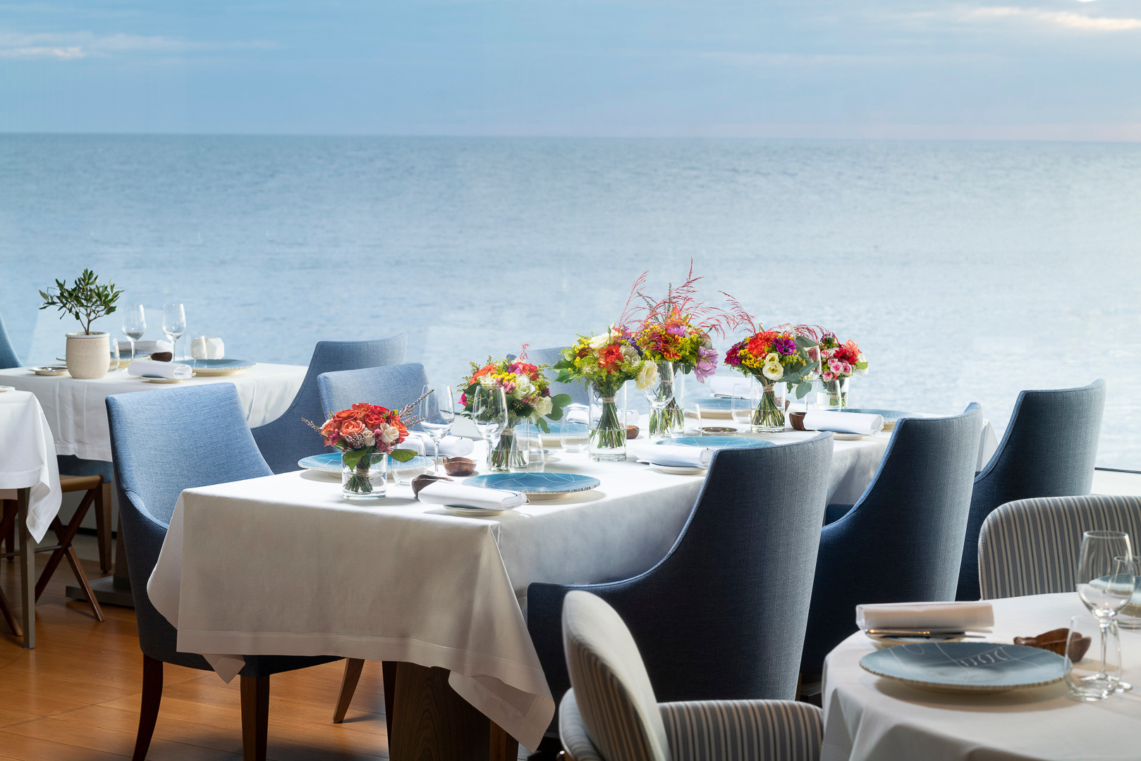 HDC - Louroc table of 6