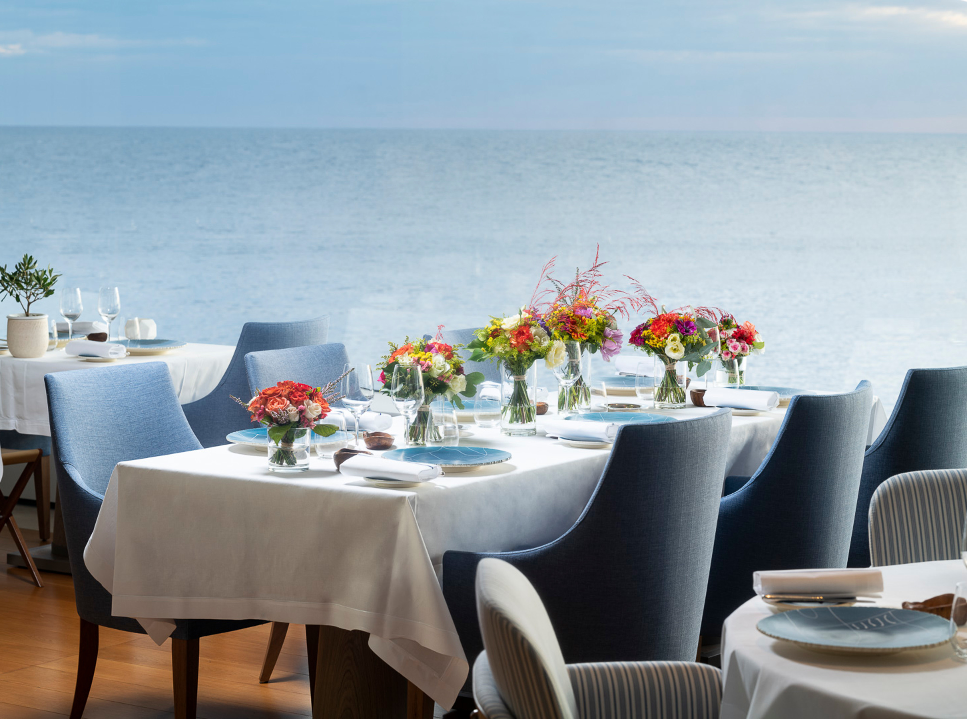 HDC - Louroc table of 6