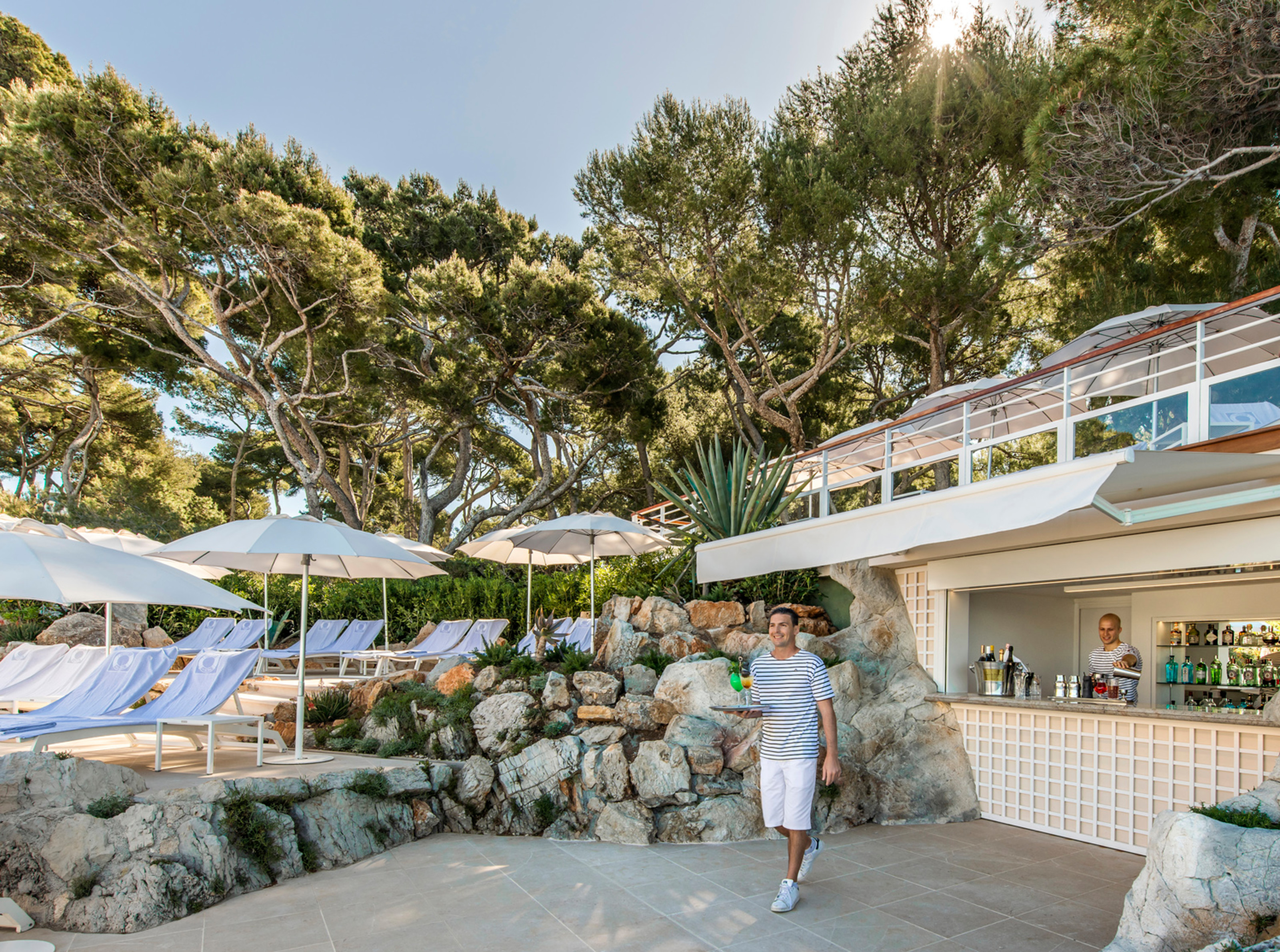 HDC - Pool Bar waiter