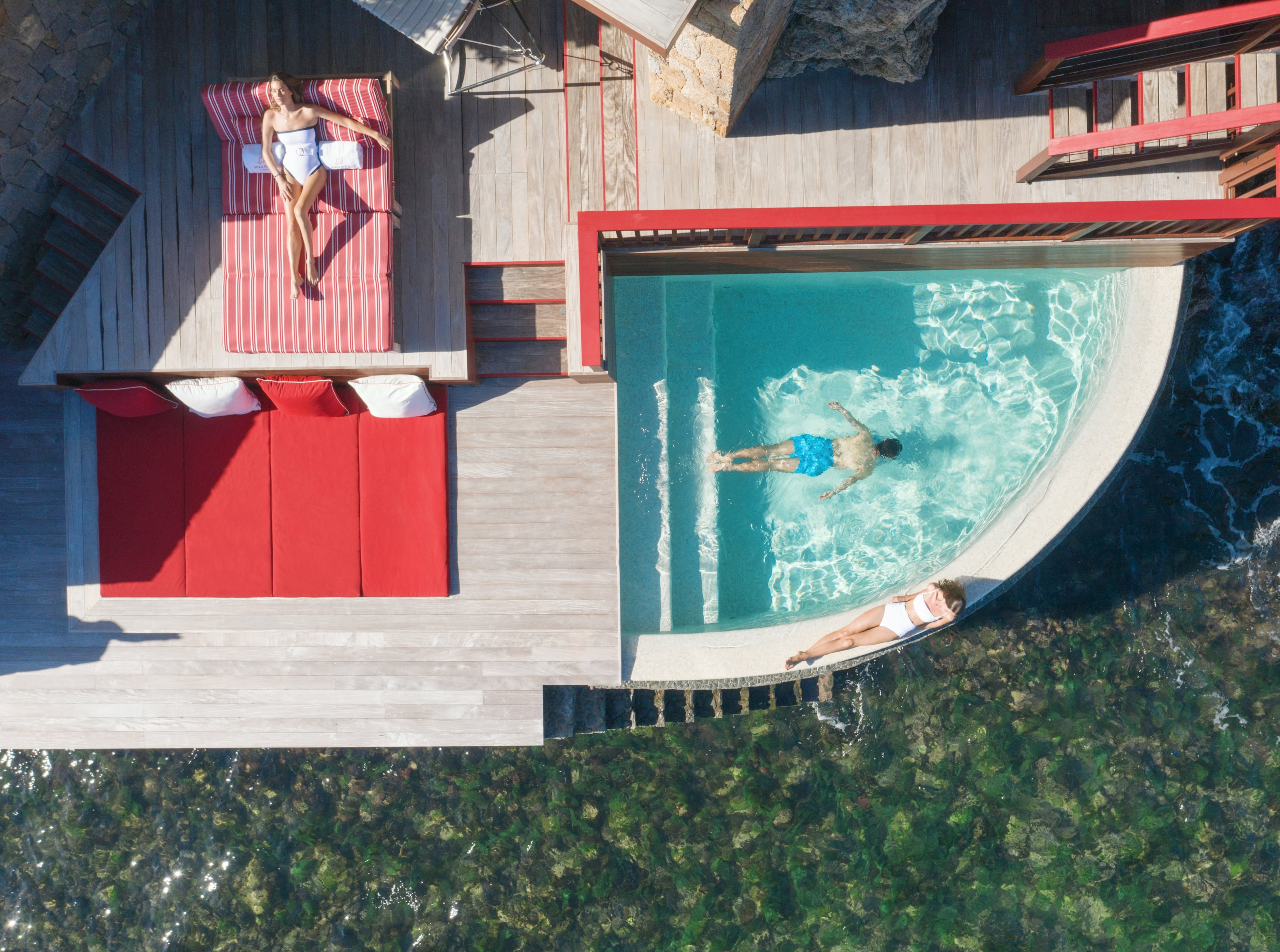 ERO - Hotel Exterior - Pool