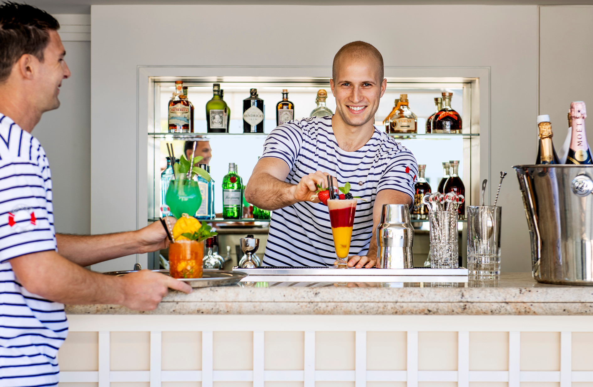 HDC - Pool Bar barman