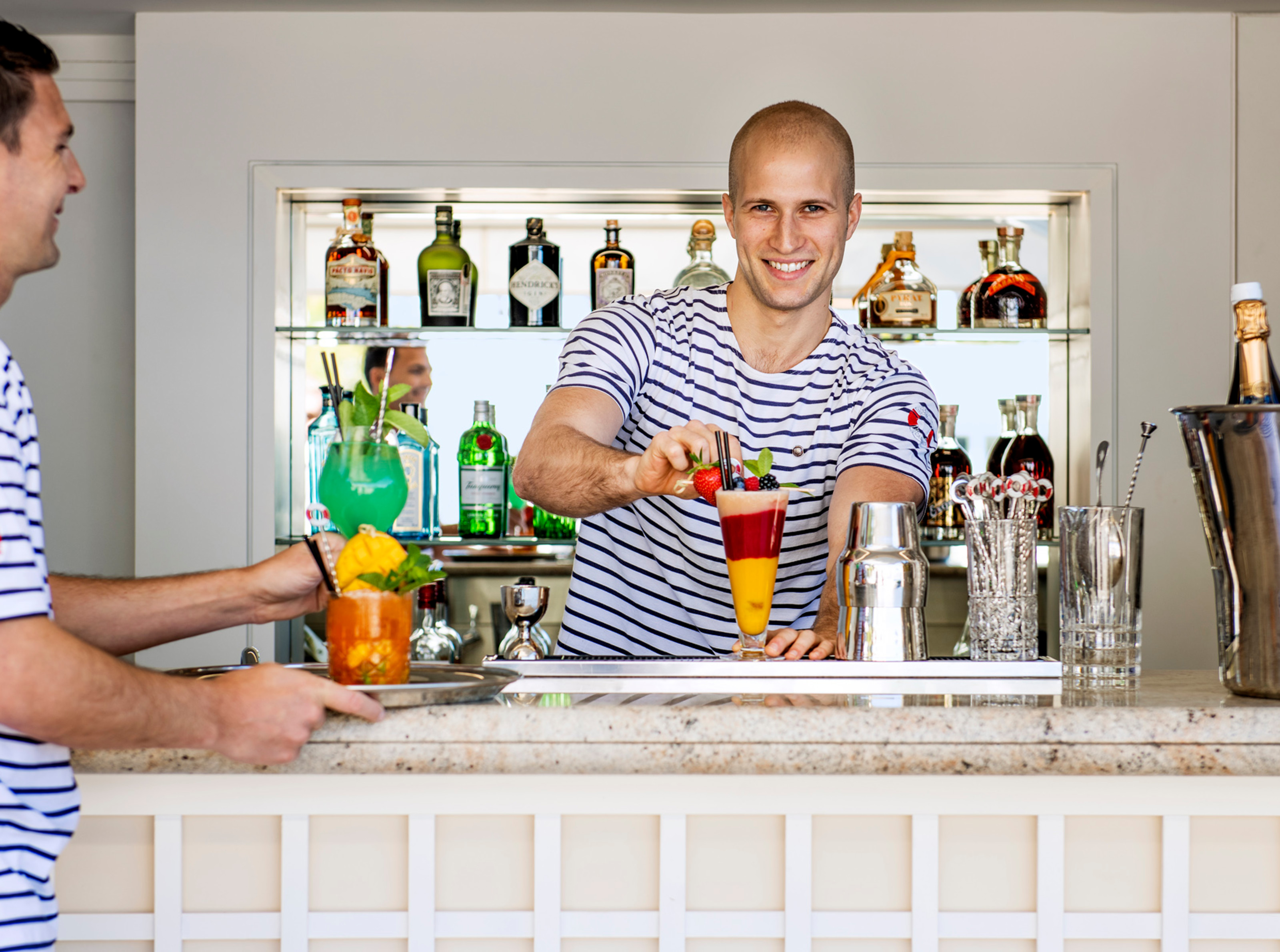 HDC - Pool Bar barman