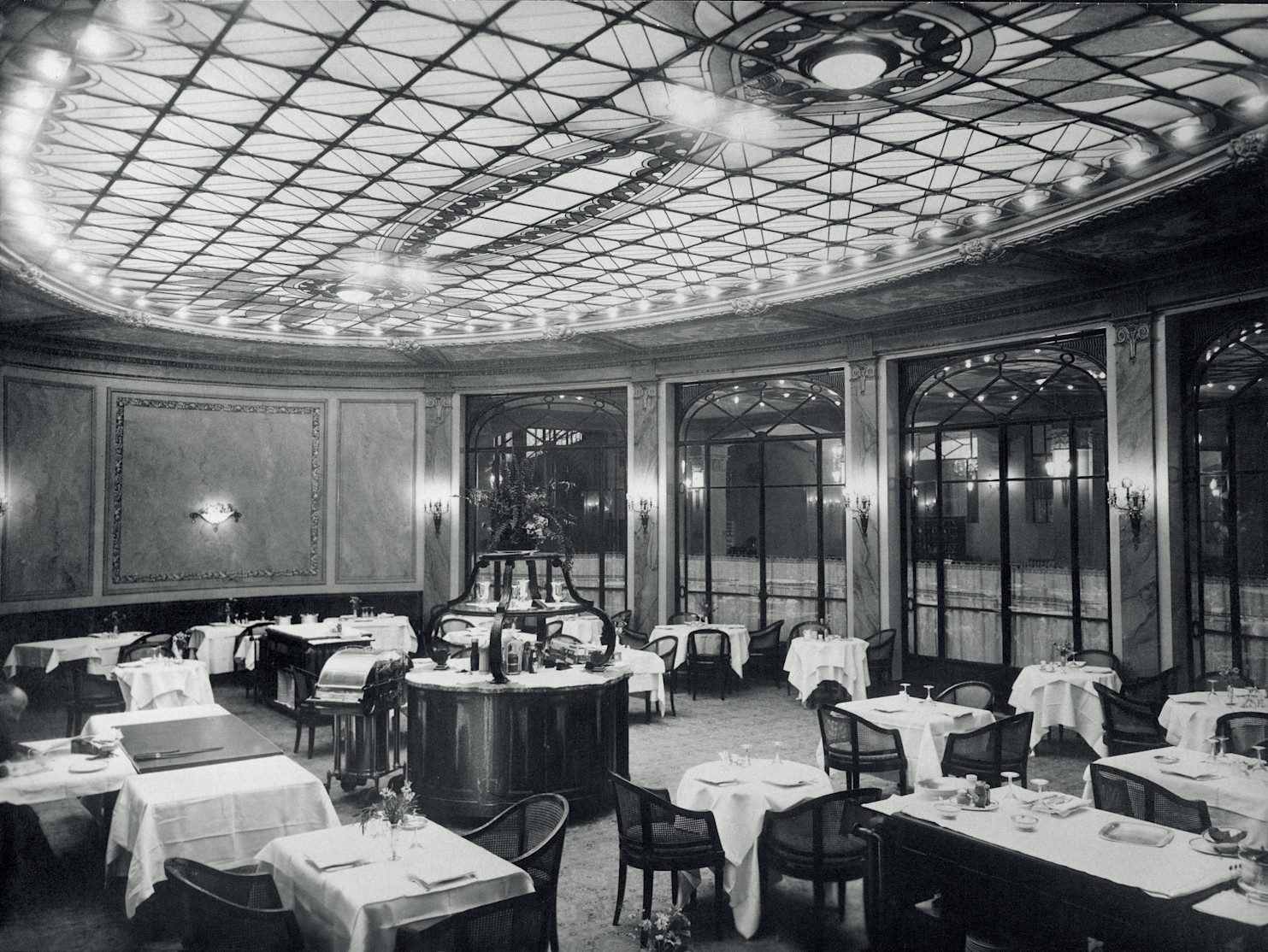 LBP 90th Anniversary Castellane- Salon 1950 QCF8Y