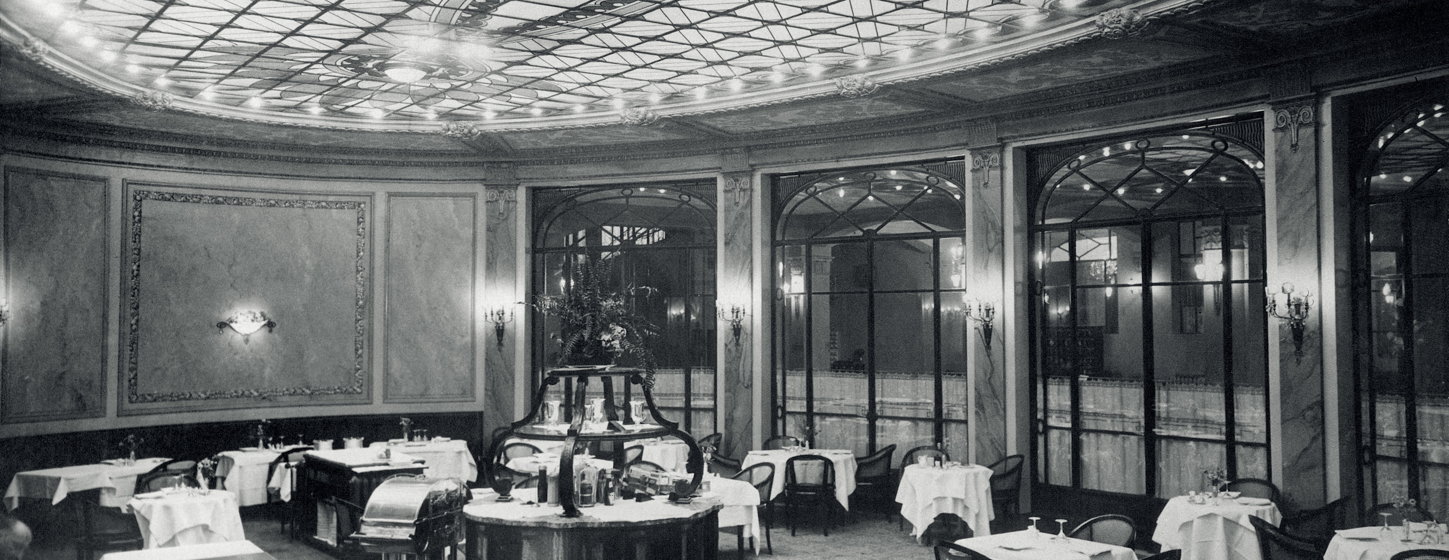 LBP 90th Anniversary Castellane- Salon 1950 QCF8Y