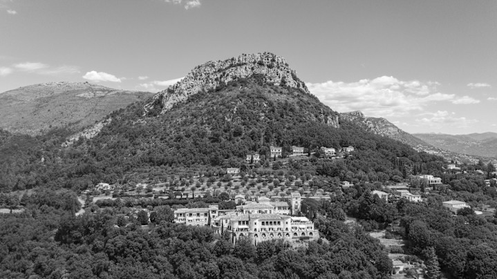 CSM - Hotel in black & white