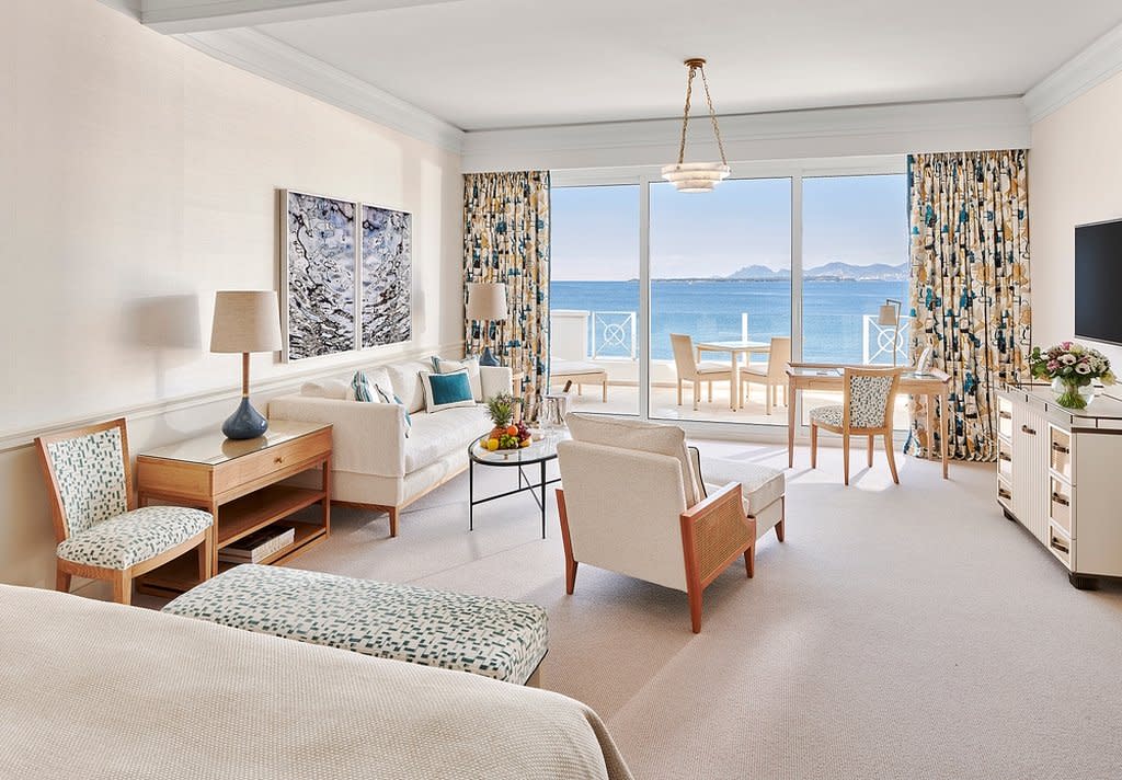 HDC - Deluxe Eden-Roc Junior Suite Living-room