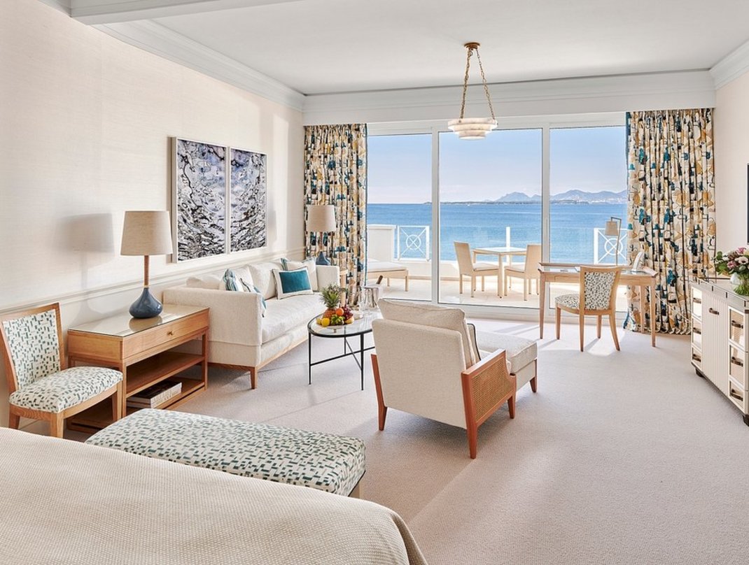 HDC - Deluxe Eden-Roc Junior Suite Living-room