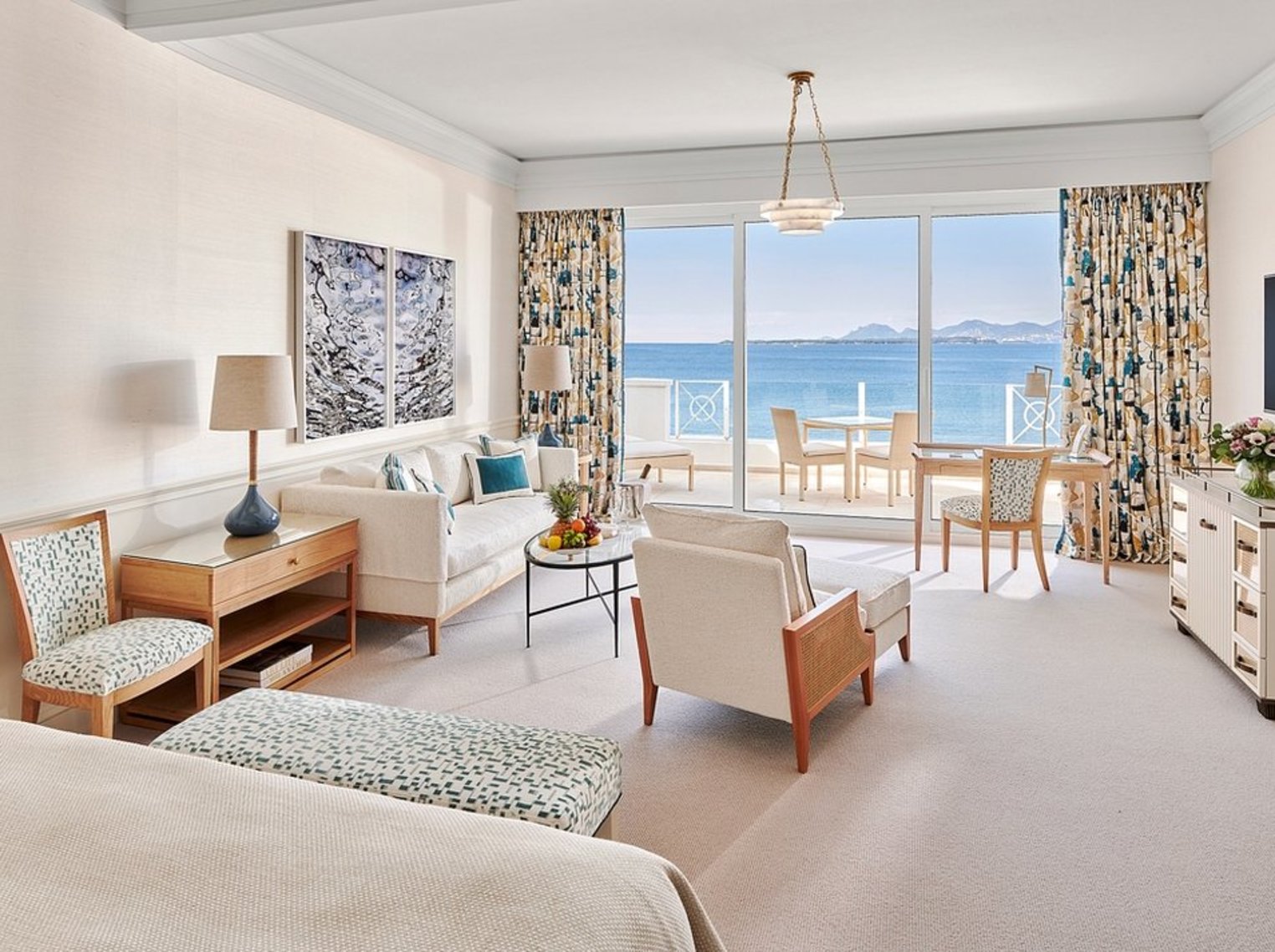 HDC - Deluxe Eden-Roc Junior Suite Living-room