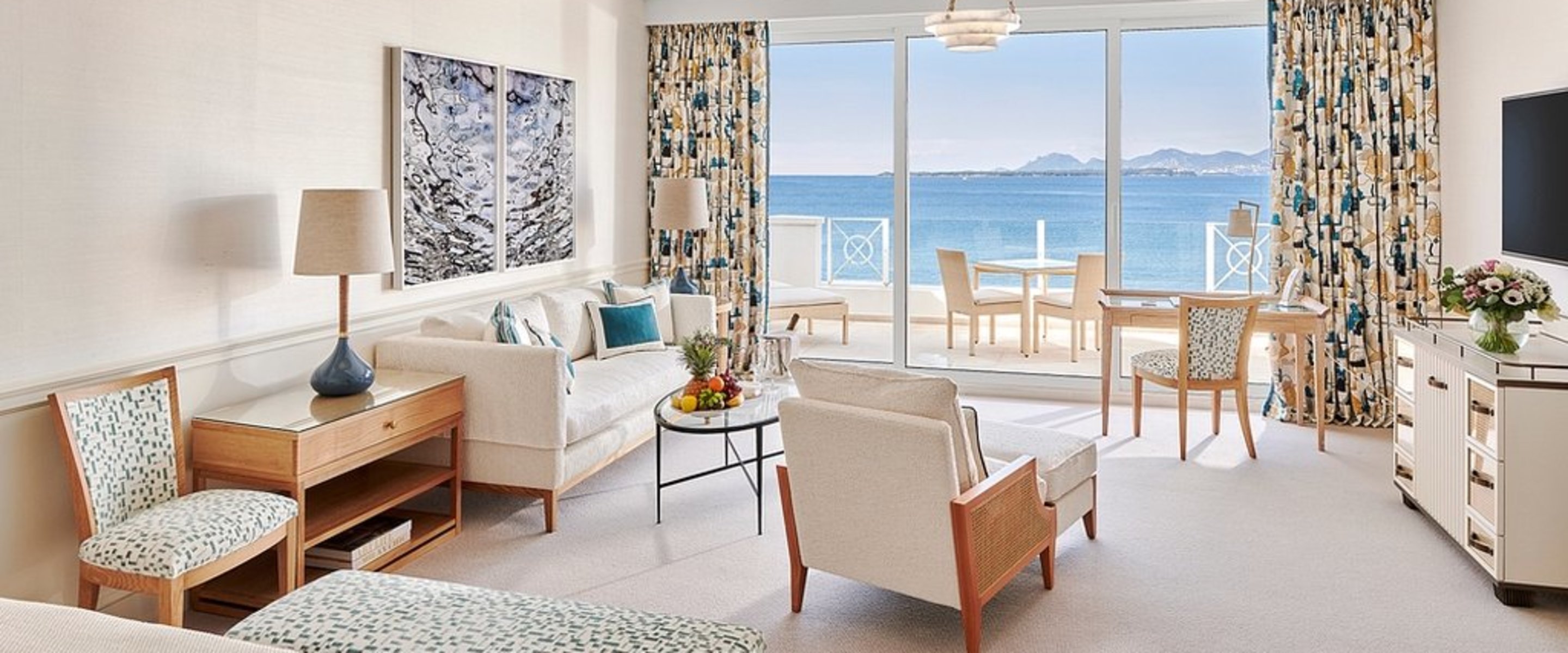 HDC - Deluxe Eden-Roc Junior Suite Living-room