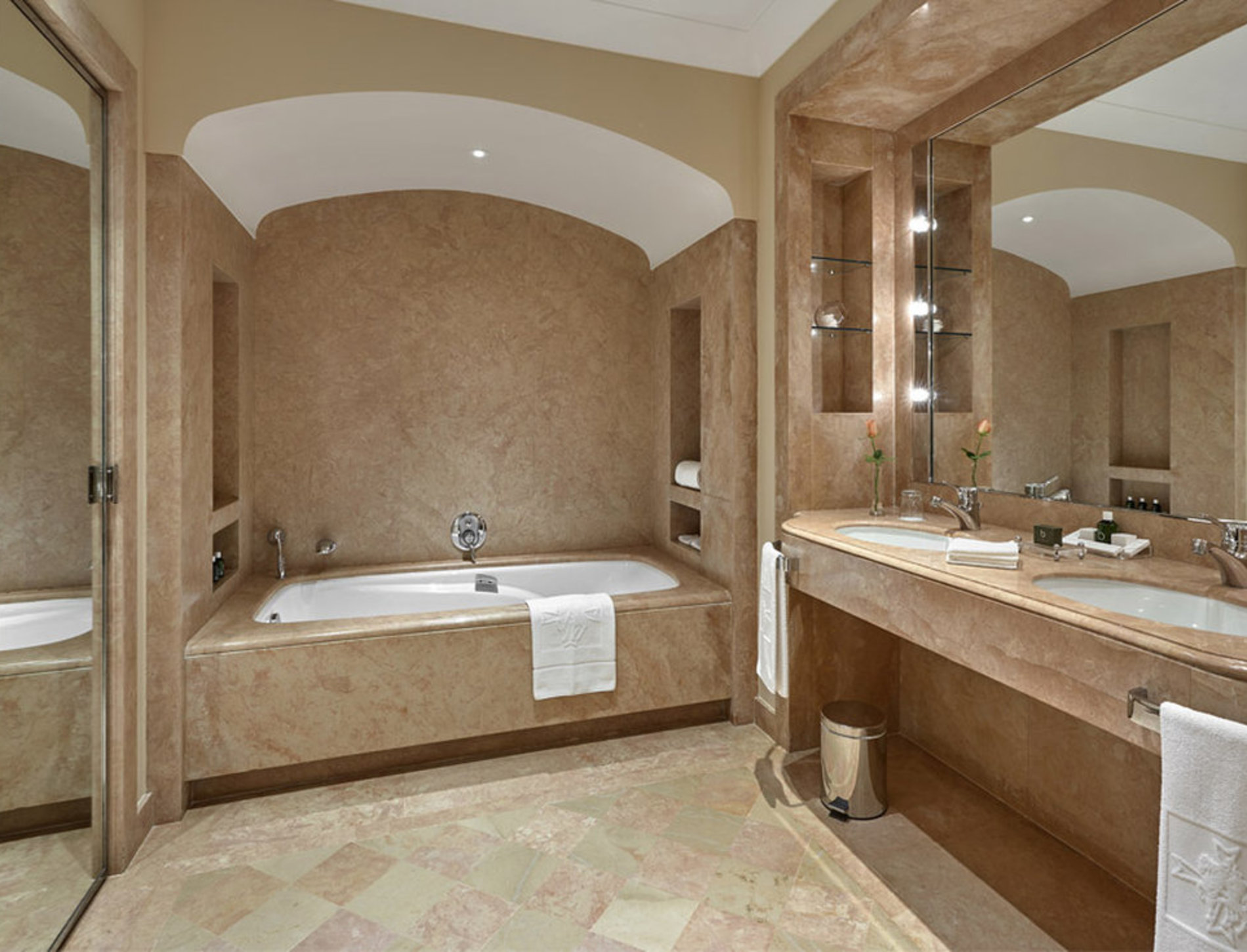 CSM - Deluxe Junior Suite Bathroom