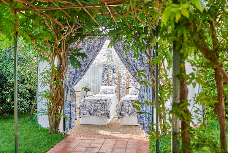 HDC - Dior Gazebo full