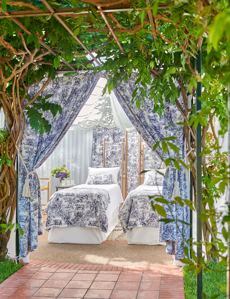 HDC - Dior Gazebo full