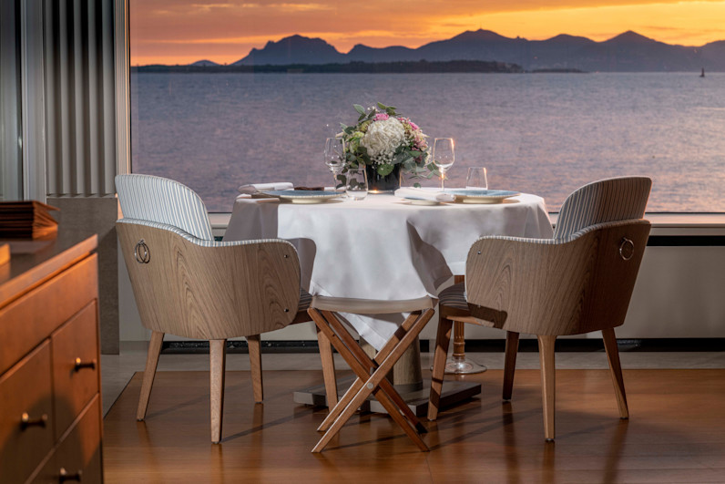 HDC - Dîner romantique avec fleurs