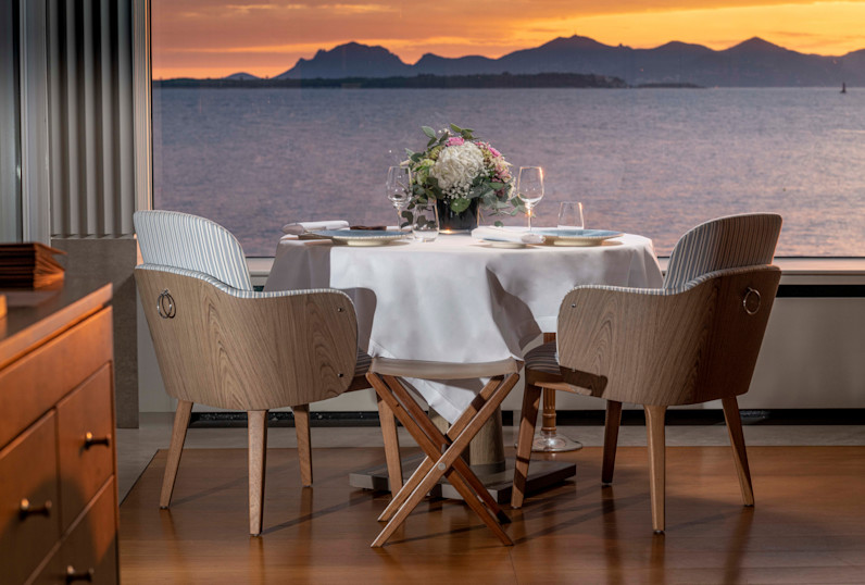 HDC - Dîner romantique avec fleurs