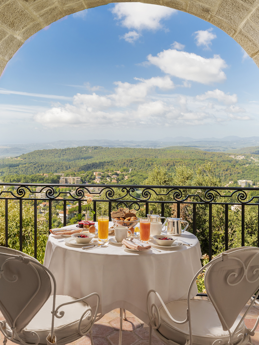 CSM - Breakfast on the terrace