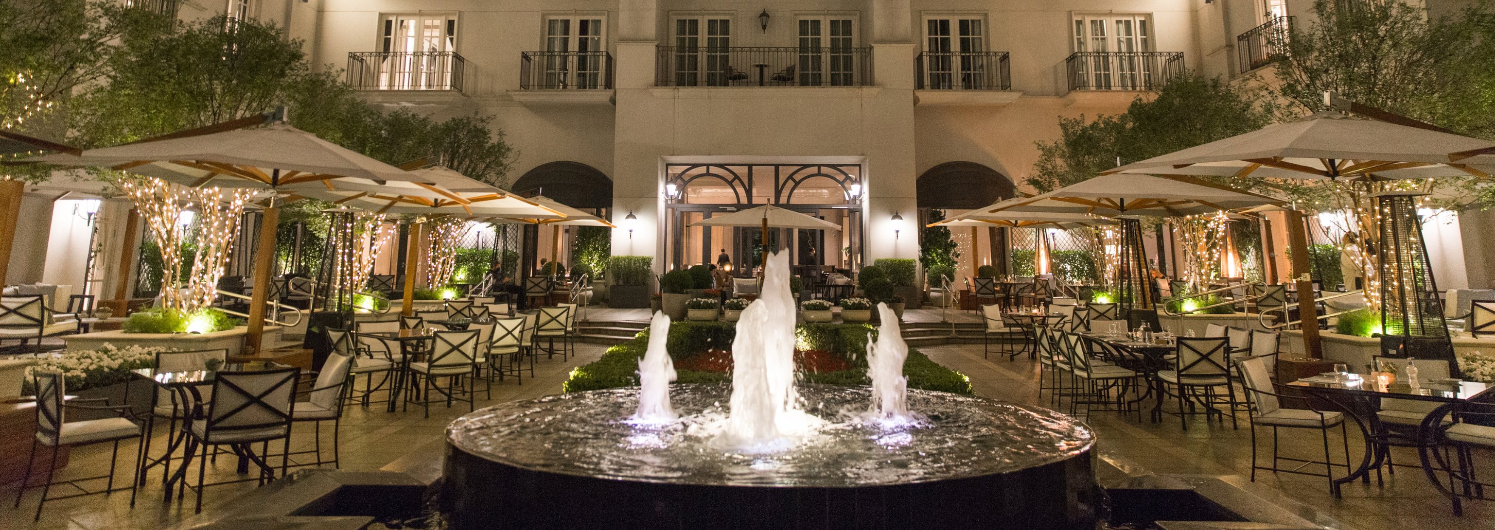 SAO - Pateo do Palácio Exterior By Night
