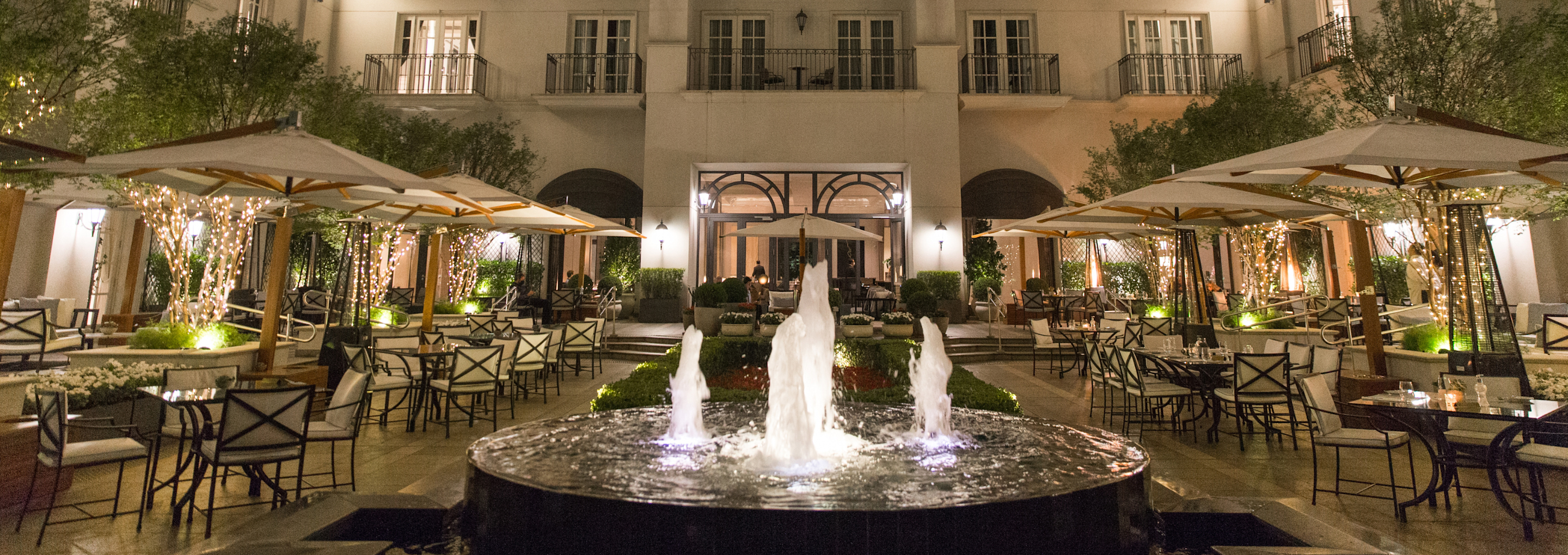 SAO - Pateo do Palácio Exterior By Night