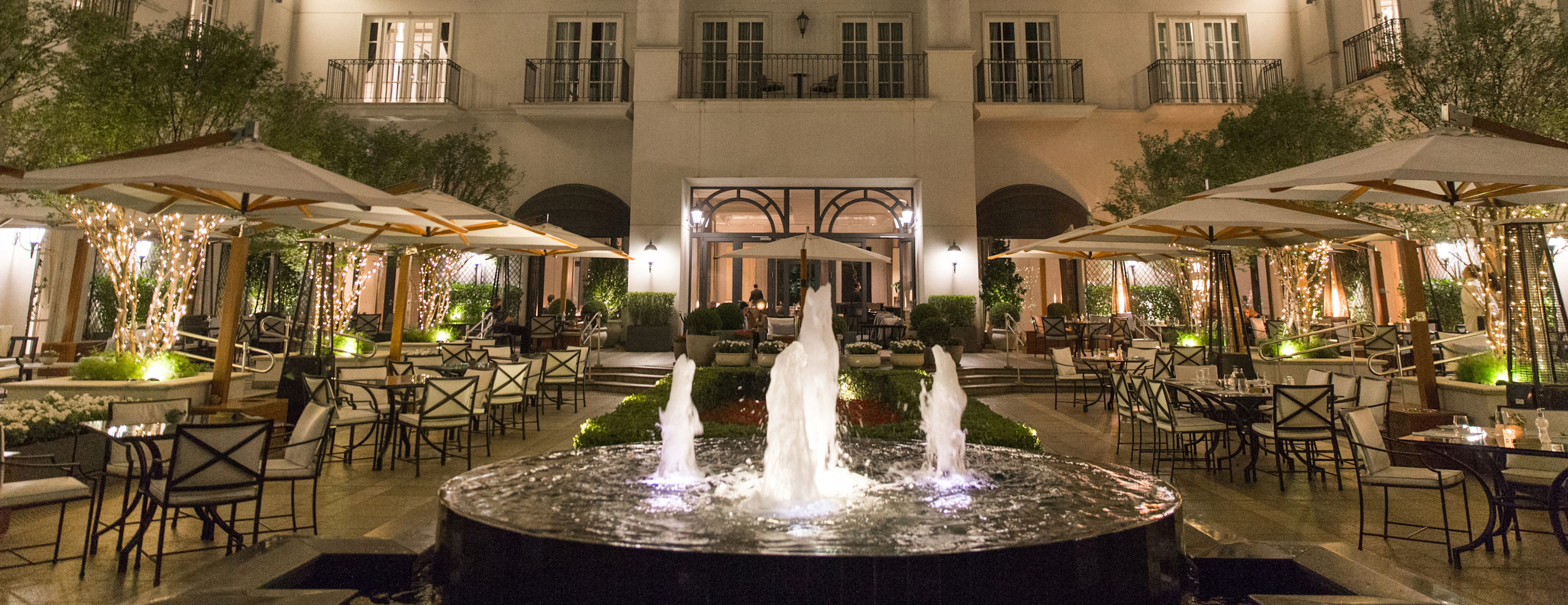 SAO - Pateo do Palácio Exterior By Night