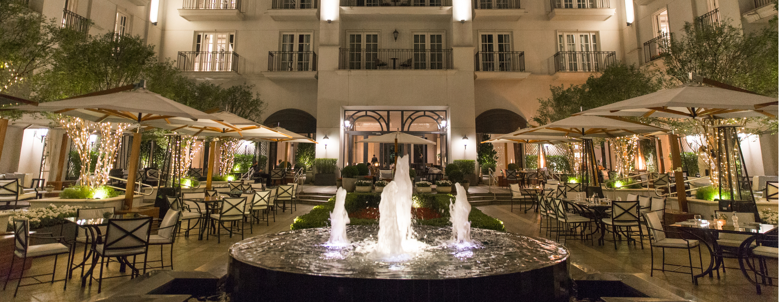 SAO - Pateo do Palácio Exterior By Night